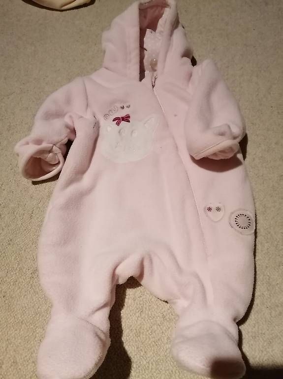 Kleiderpakete & -sets: Combinaison bébé taille 50 – Gebraucht aus St-Sulpice VD von cel_byg6