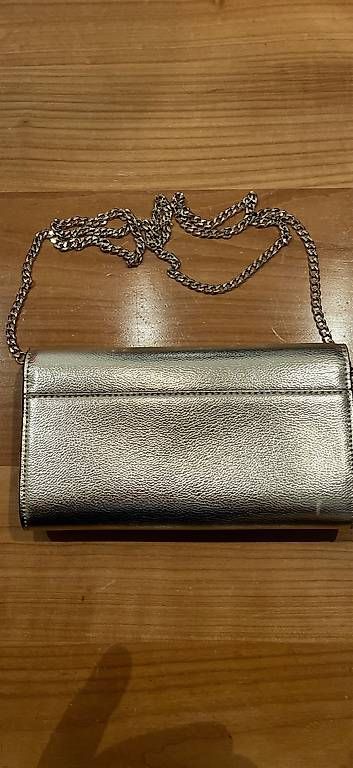 Borse da donna: Bella Borsetta color oro Guess 1981 – Usato da Vaglio venduto da rot_q6t2 2