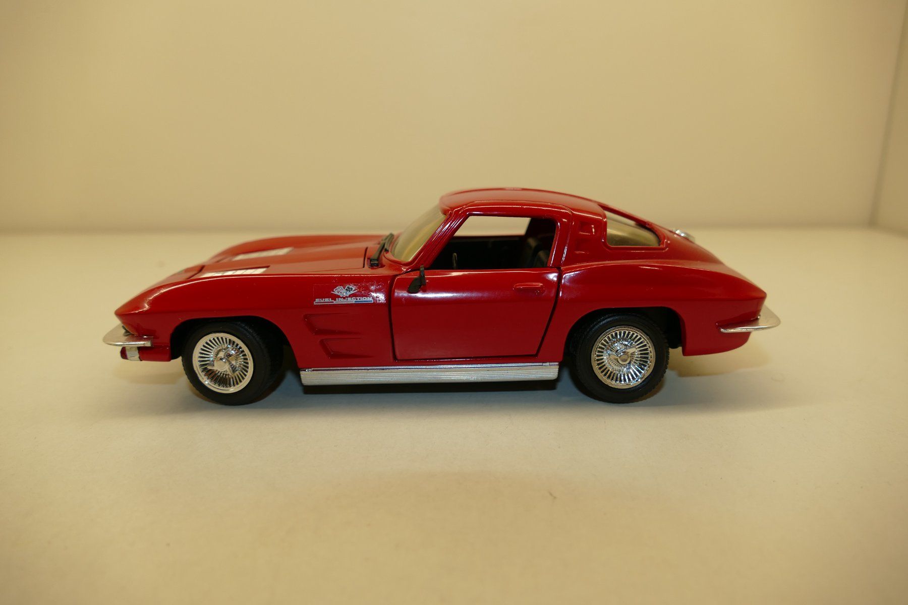 Revell Modellini d'auto: Revell 1:24: Corvette Stingray – Usato da Niederhasli venduto da rail-duerst