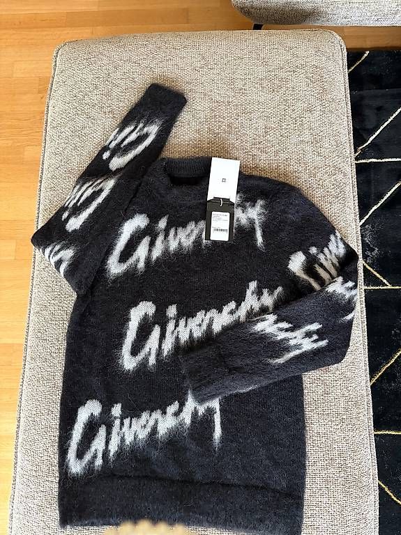 Maglioni & Felpe: Givenchy sweater New with tag – Usato da Pfäffikon SZ venduto da Netiretta 3