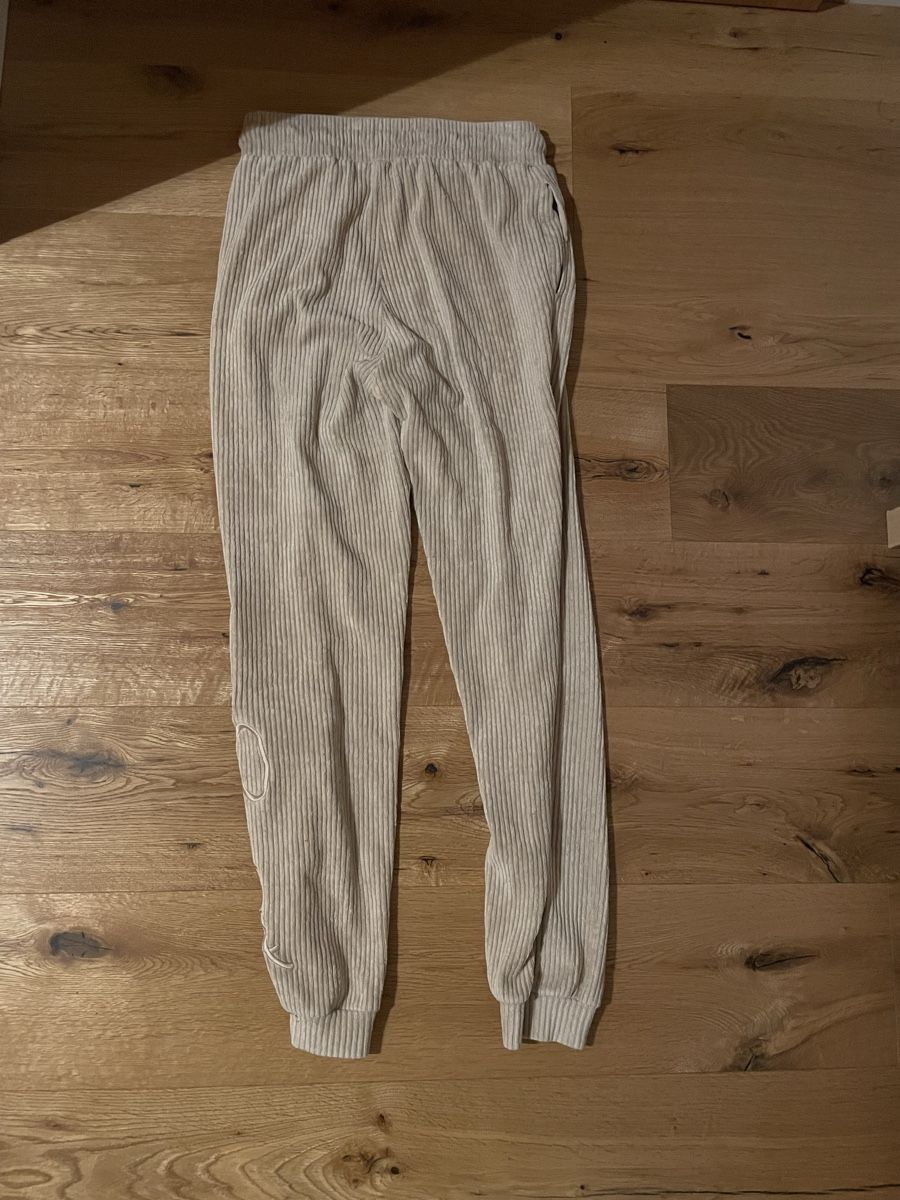 Pantaloni: Beige Trainerhose – Usato da Lenk im Simmental venduto da banane50626 1