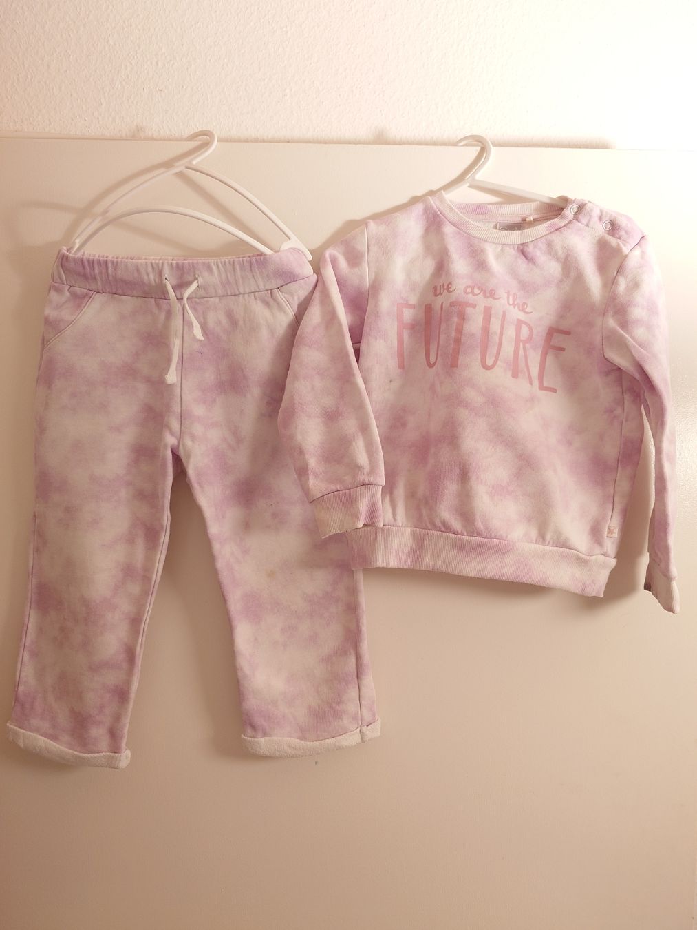 Lotti & Set di vestiti: Set Hose und Pullover, Grösse 98 – Usato da Uster venduto da snowy_6