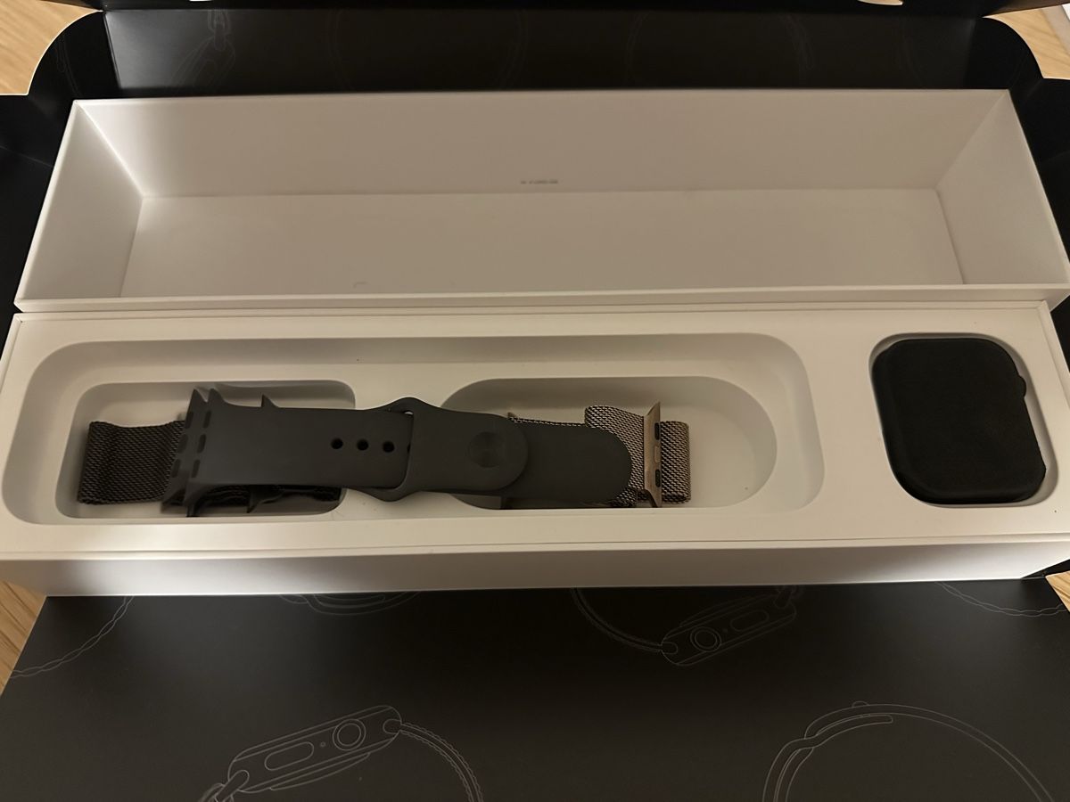 Apple Smartwatch: Apple Watch 5 Titanium Cellular mit 3 Armbändern – Usato da Glattpark(Opfikon) venduto da ZHINCITY 1