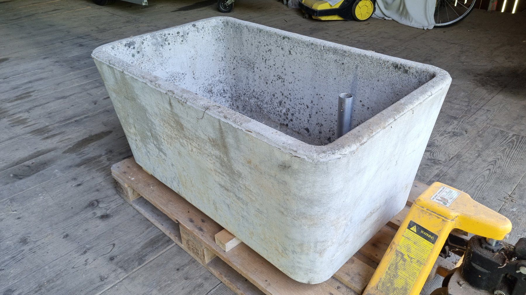 Teiche & Zierbrunnen: Beton Brunnen Trog – Gebraucht aus Oberarth von salome09