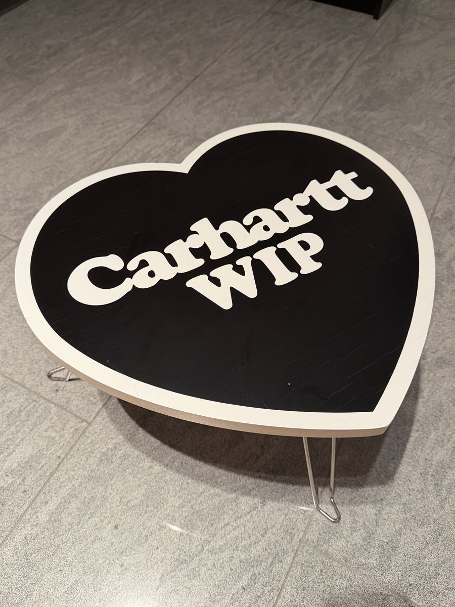 Tables: Carhartt WIP Heart Folding Table – D'occasion à Schöftland par 160grams 1