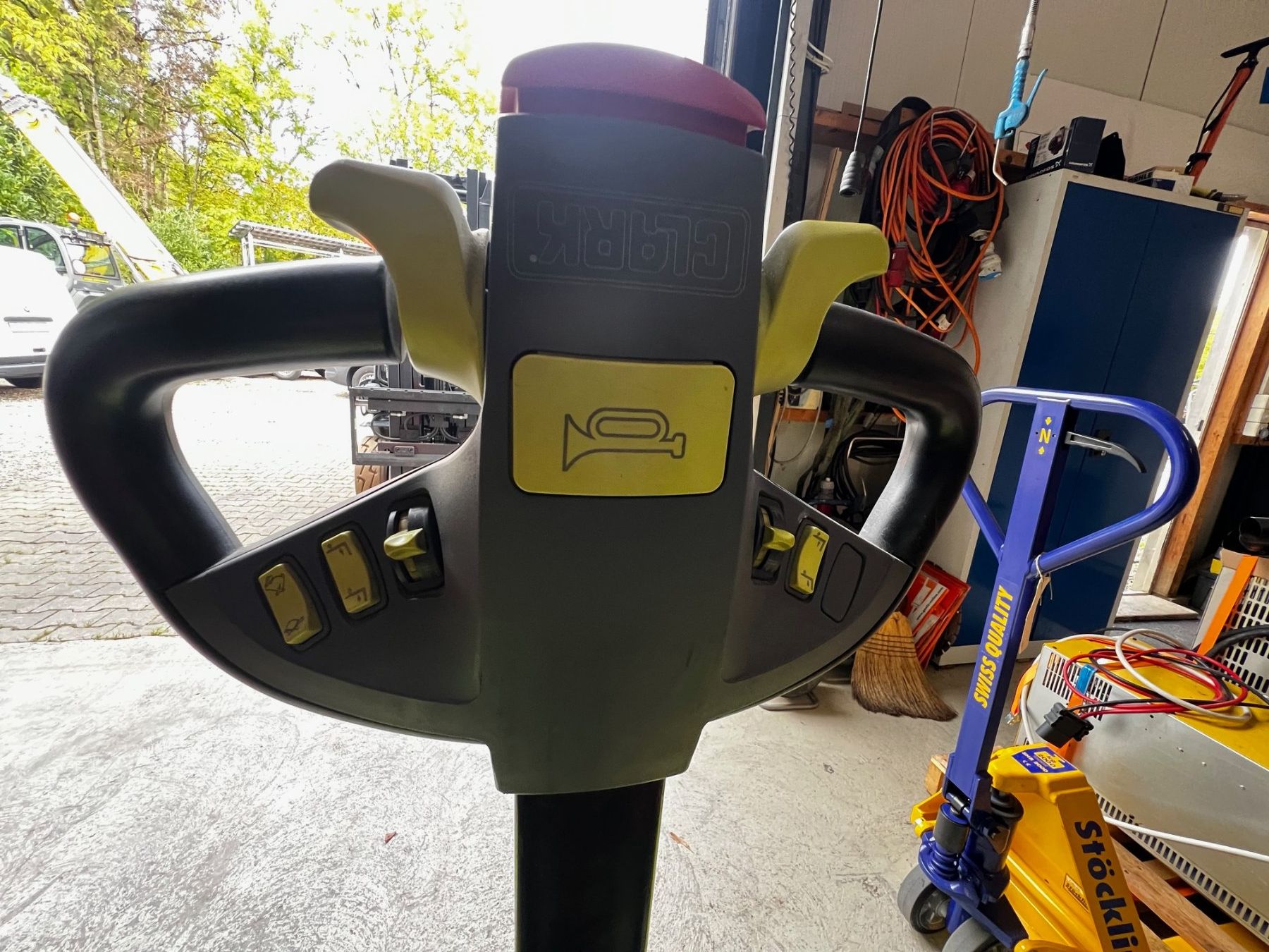 Carrelli elevatori e a forche: Clark Deichselstapler mit Triplex Vollfreihub und Initialhub – Usato da Bubendorf venduto da andreas092 6