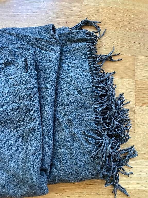 Autres vêtements & accessoires: Kaschmir-Poncho – D'occasion à Zürich par nanniba 1