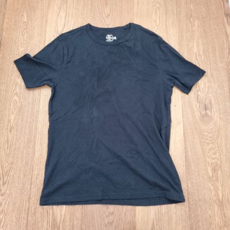 Schwarzes T-Shirt Grösse XL Guter Zustand, perfekt für de...