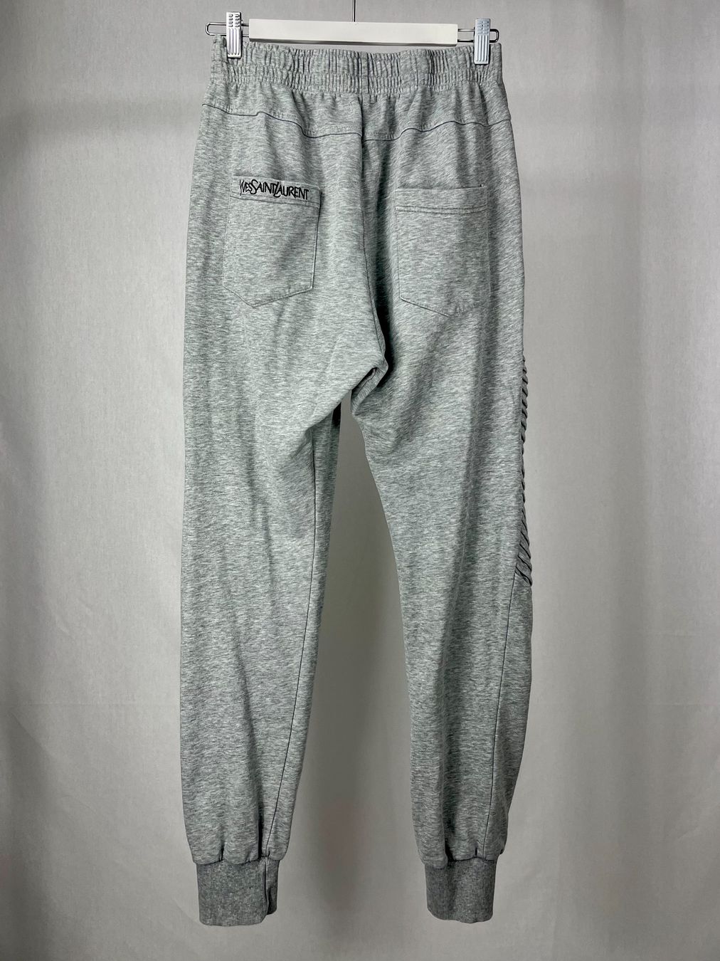 Saint Laurent Pantaloni: Hose - Trainerhose - Yves Saint Laurent – Nuovo (secondo la descrizione) da Romanshorn venduto da MAFLOMAS 1
