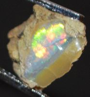 Edelstein L-7629 – Äthiopischer Opal roh 16x14mm 9.00 Karat