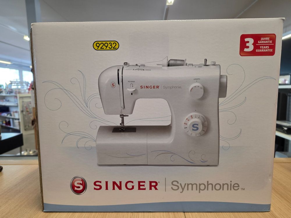 Singer Symphonie Nähmaschine, neuwertig (Neu und originalverpackt) in ...