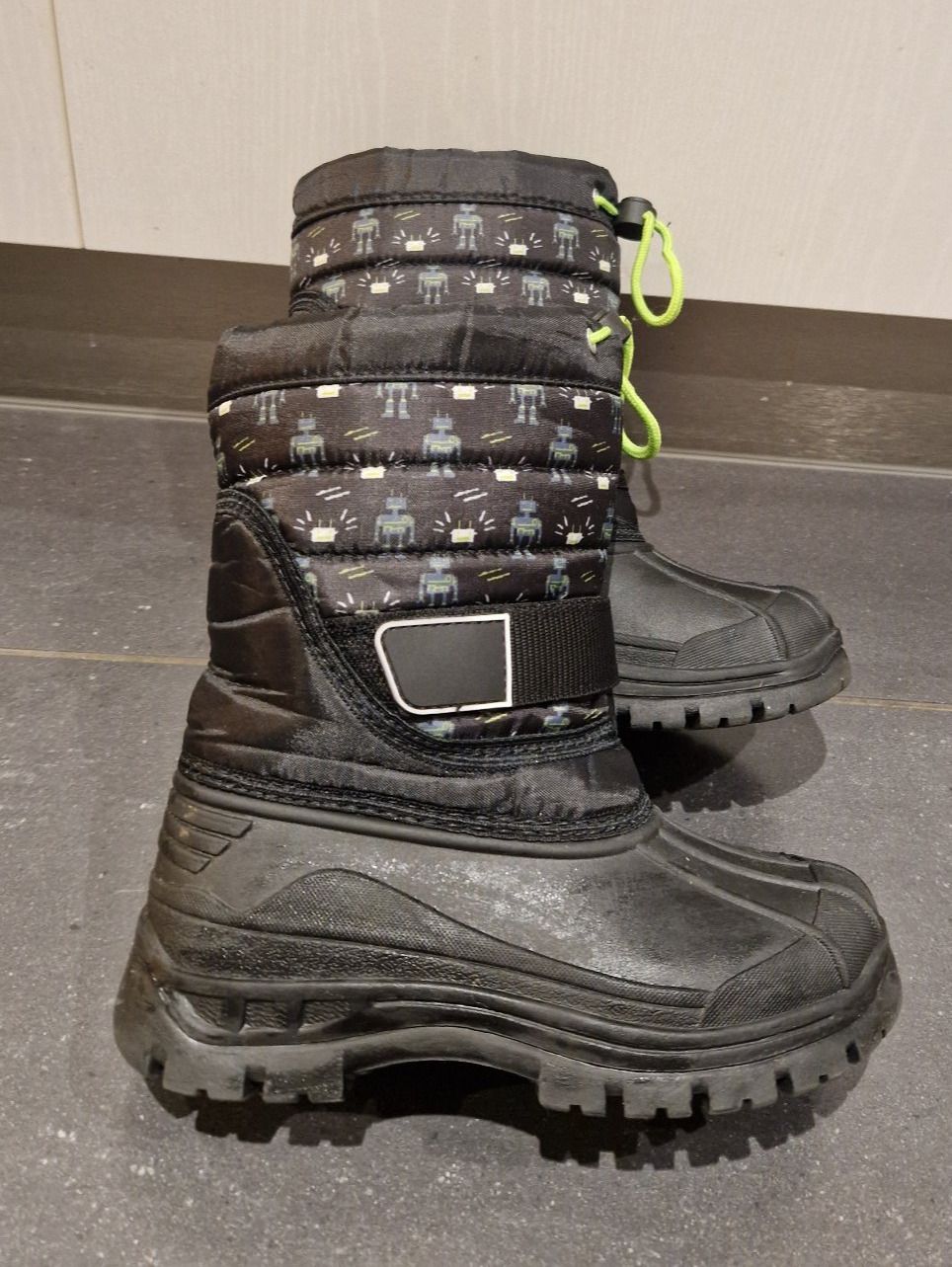 Scarpe per ragazzi: Winterschuhe / Winterstiefel / Matschstiefel 31 – Nuovo e nell'imballaggio originale da Giswil venduto da monimaus08