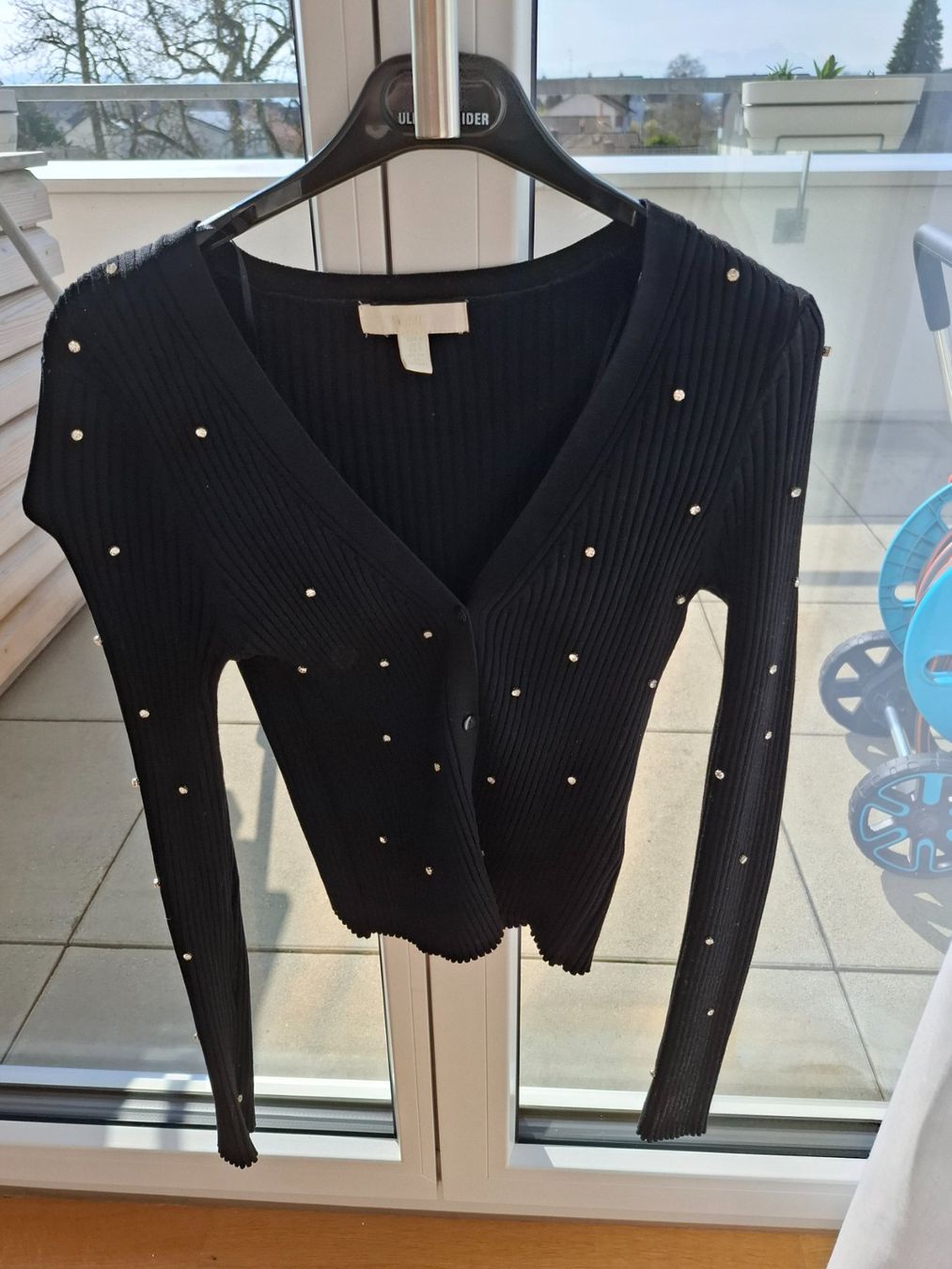 Giacche: Schwarze Strickjacke mit Strass, Grösse S, Top Zustand! – Usato da Romanshorn venduto da lichtmond2022 3