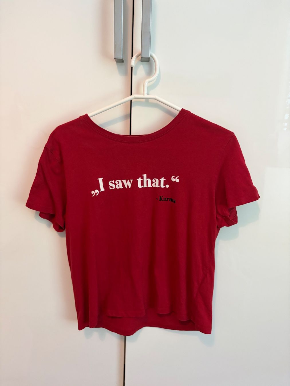 T-Shirts: Rotes Karma T-Shirt – Gebraucht aus Winterthur von sam_x2fx