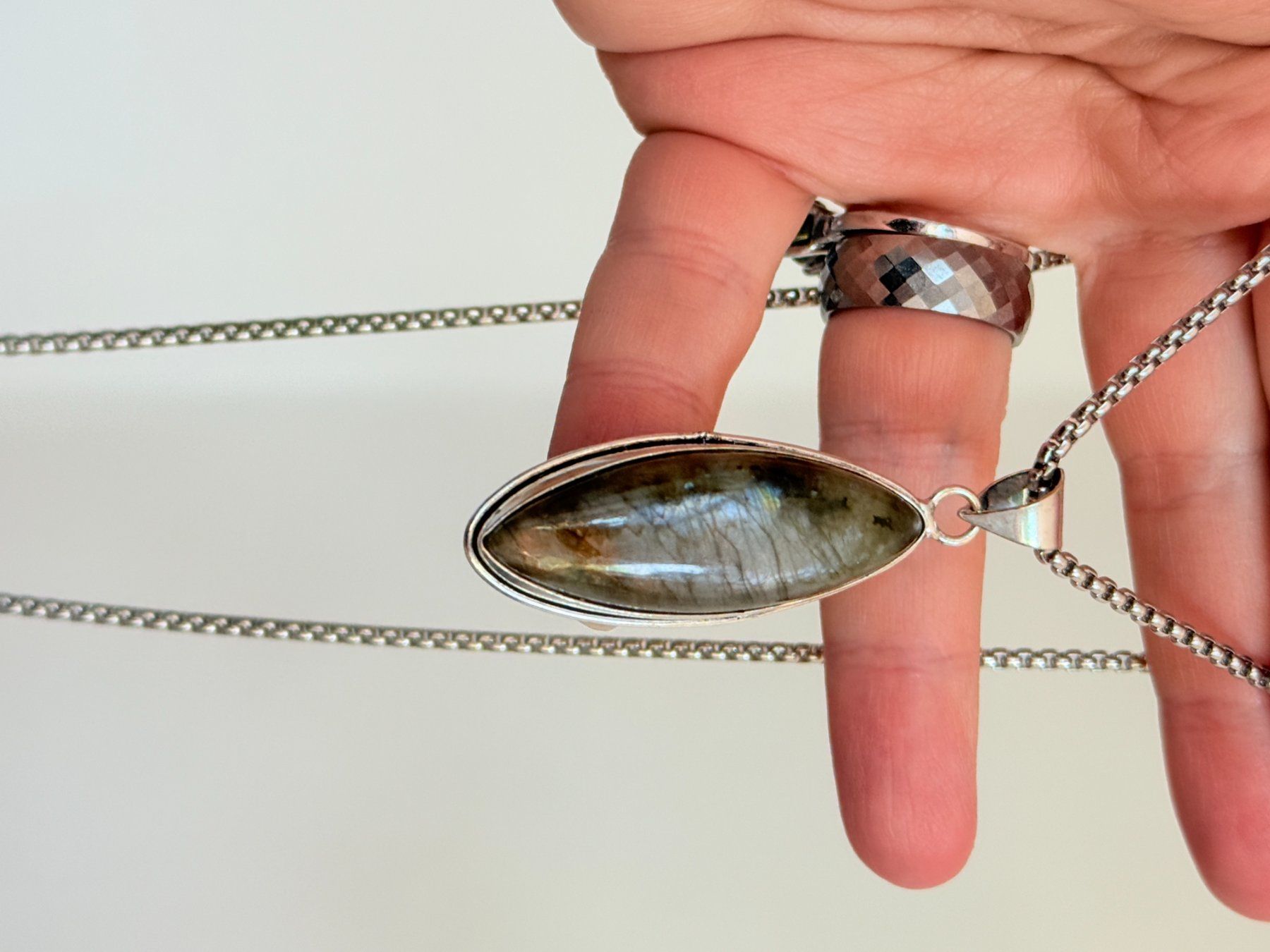 Ketten: Collier labradorite  - Élégance discrète ❄️ – Neu und originalverpackt aus Genève von AWWA 8