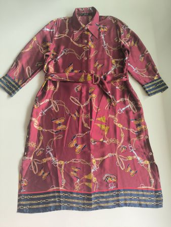 Zara – Burgunderrotes Kleid mit Schal-Print und Gürtel, XL