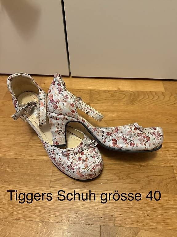 Scarpe da donna: Diverse Schuhe gratis abzugeben – Usato da Münsingen venduto da Kapia82
