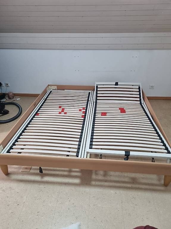 Betten: Bettgestell Doppelbett – Gebraucht aus Kallern von Meierjo