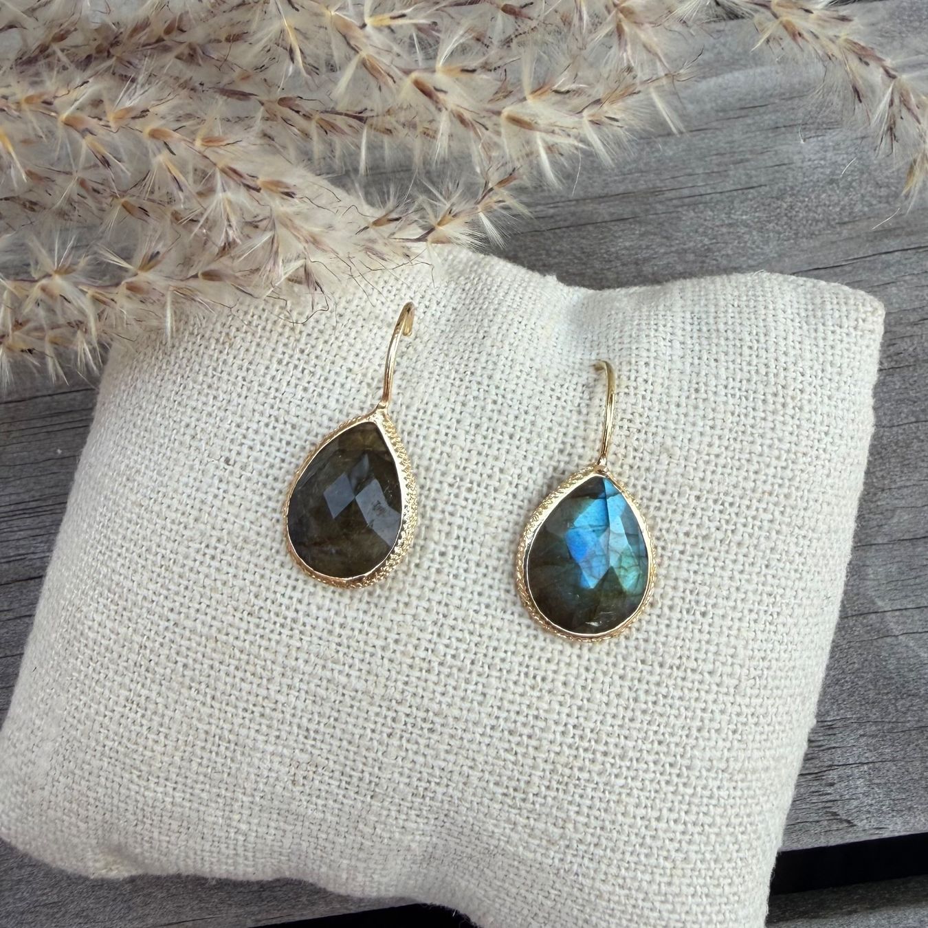 Orecchini pendenti & Orecchini a lobo: Edle LABRADORIT Ohrhänger vergoldet – Nuovo e nell'imballaggio originale da Rombach venduto da Ivreajewels