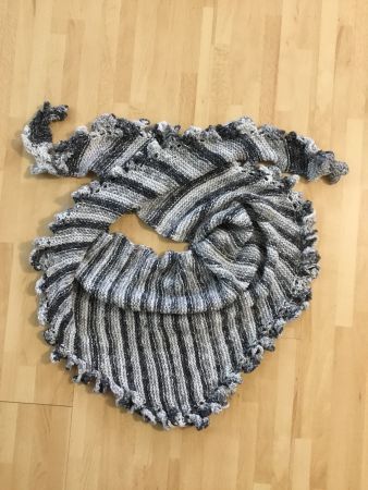 Dreiecktuch/Schal, handgestrickt Schwarz,Weiss, Grau, neu