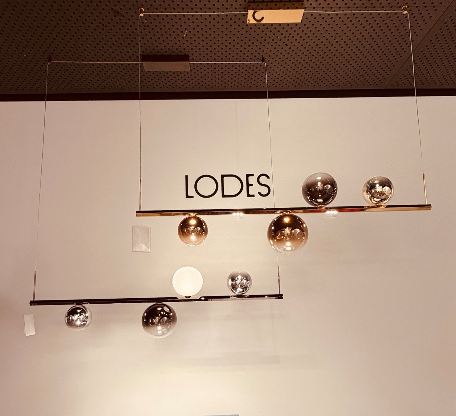 Lampade: Lodes Random Stick short Pendelleuchte – Usato da Rothenburg venduto da Lampenoutlet