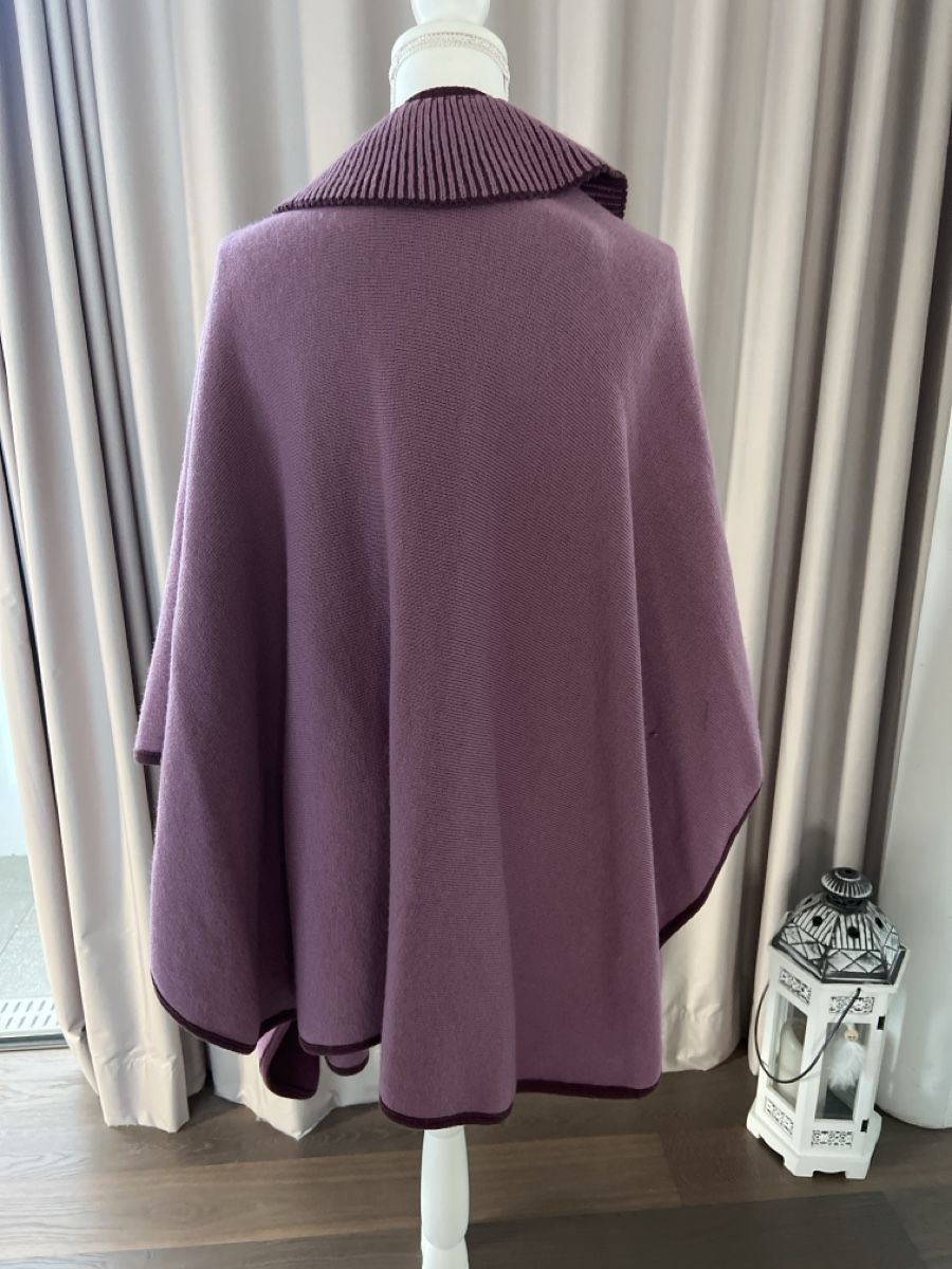 Altro in Moda donna: Wunderschönes, warmes Cape / Poncho in Lila – Usato da Uetikon am See venduto da Sarahm76 2