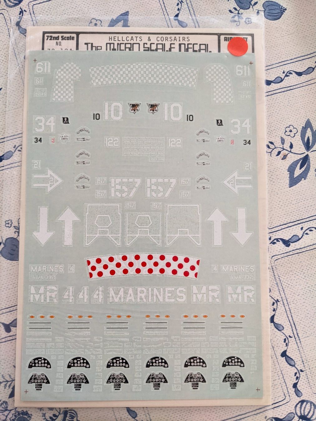 Modellbausätze & Standmodelle: Microscale Decals Hellcats and Corsairs – Gebraucht aus Neuenhof von Abakan
