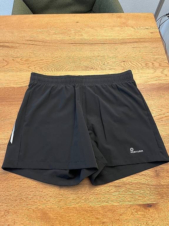 Pantaloni: Kurze Sporthose - NEU - schwarz – Nuovo (secondo la descrizione) da Zürich venduto da K.B123