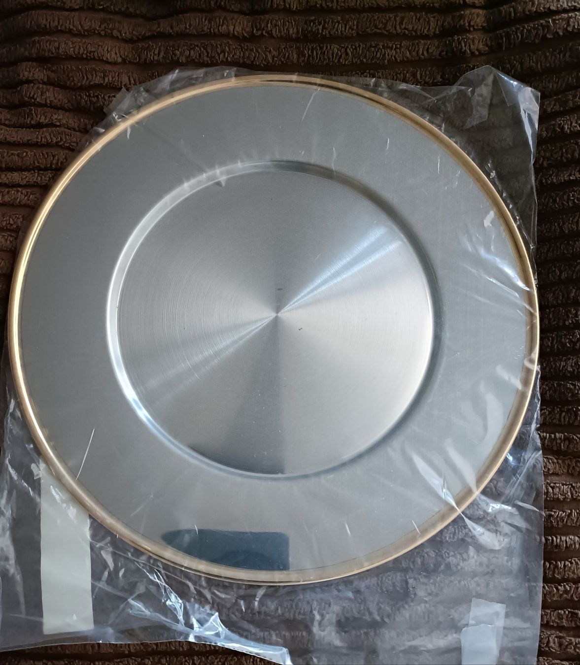 Piatti: Platzteller Inox 18/10 mit Goldrand – Nuovo (secondo la descrizione) da Grenchen venduto da Schlussliecht 2