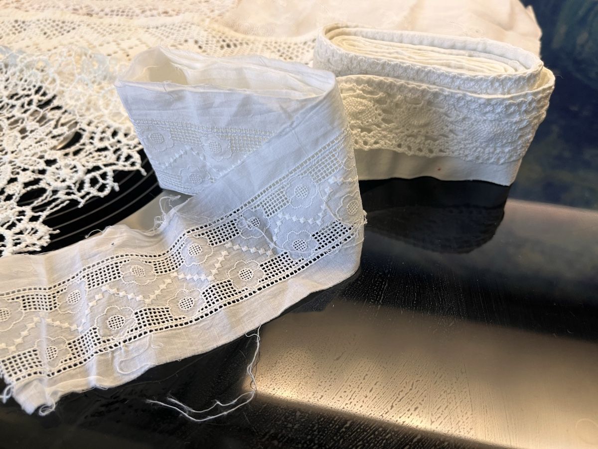 Stoffe: Spitzenbänder Spitzen Stoff Vintagedeko Shabbydeko Bänder – Gebraucht aus Frauenfeld von Babytimmy 2