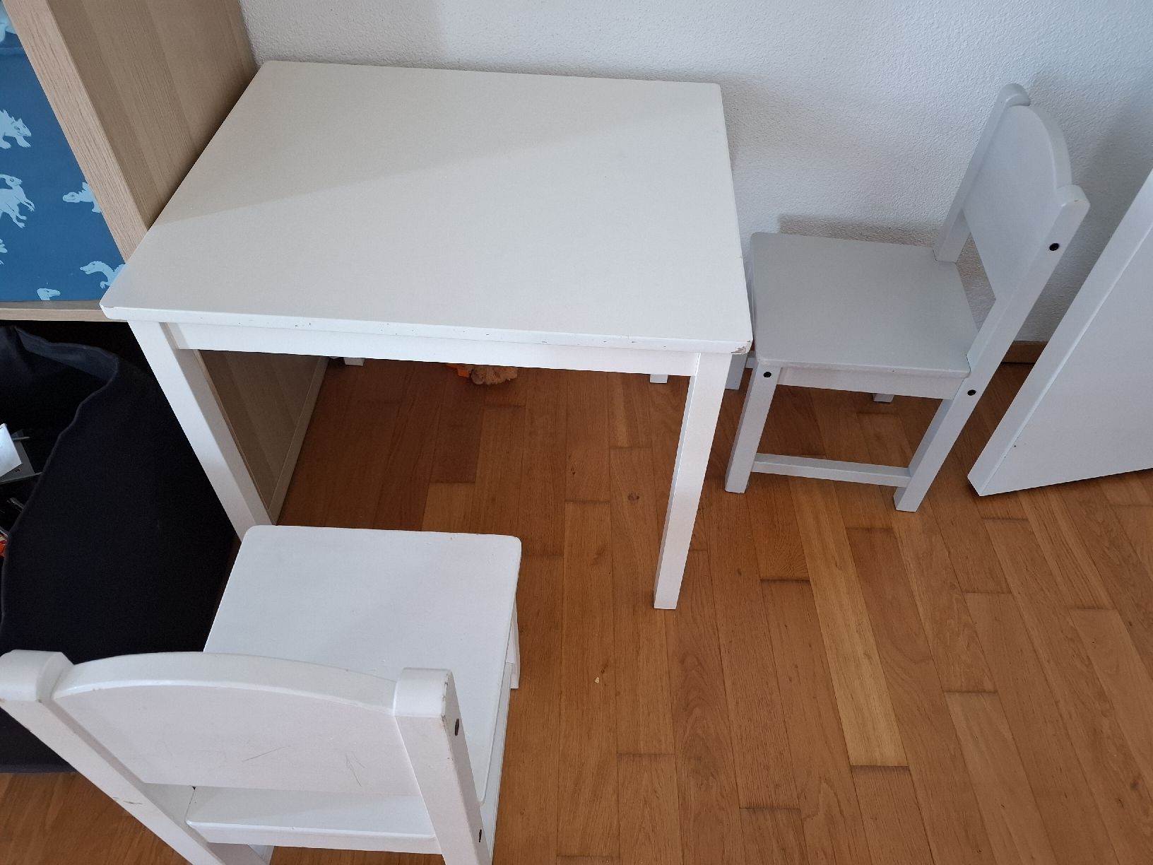 Tavoli: Kindertisch mit 2 Stühlen  – Usato da Oberrüti venduto da jas_89hd 2