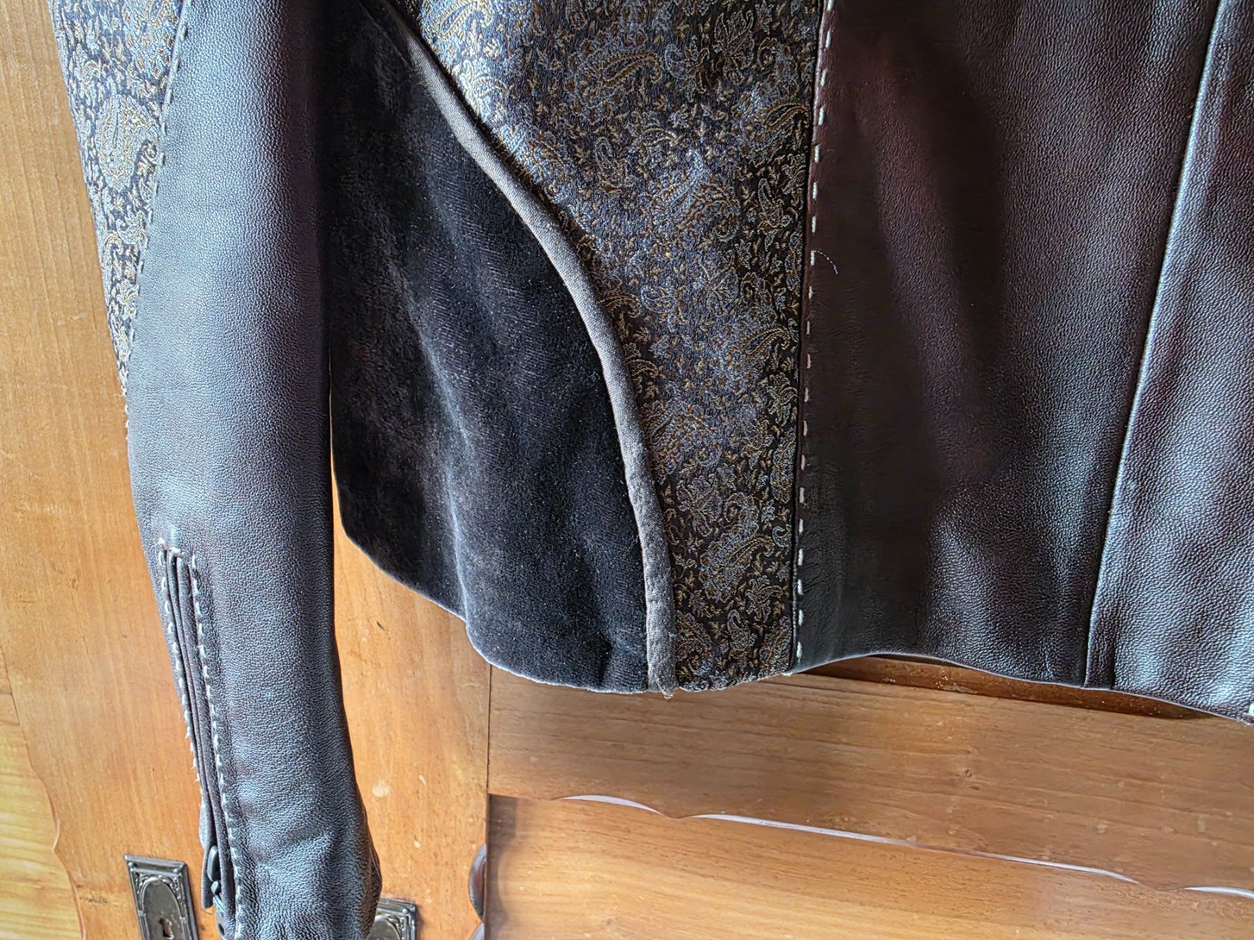 Jacken: Damen Samt Leder Jacke Dilbar Grösse 50 handmade – Gebraucht aus Walterswil BE von Lonitti 4