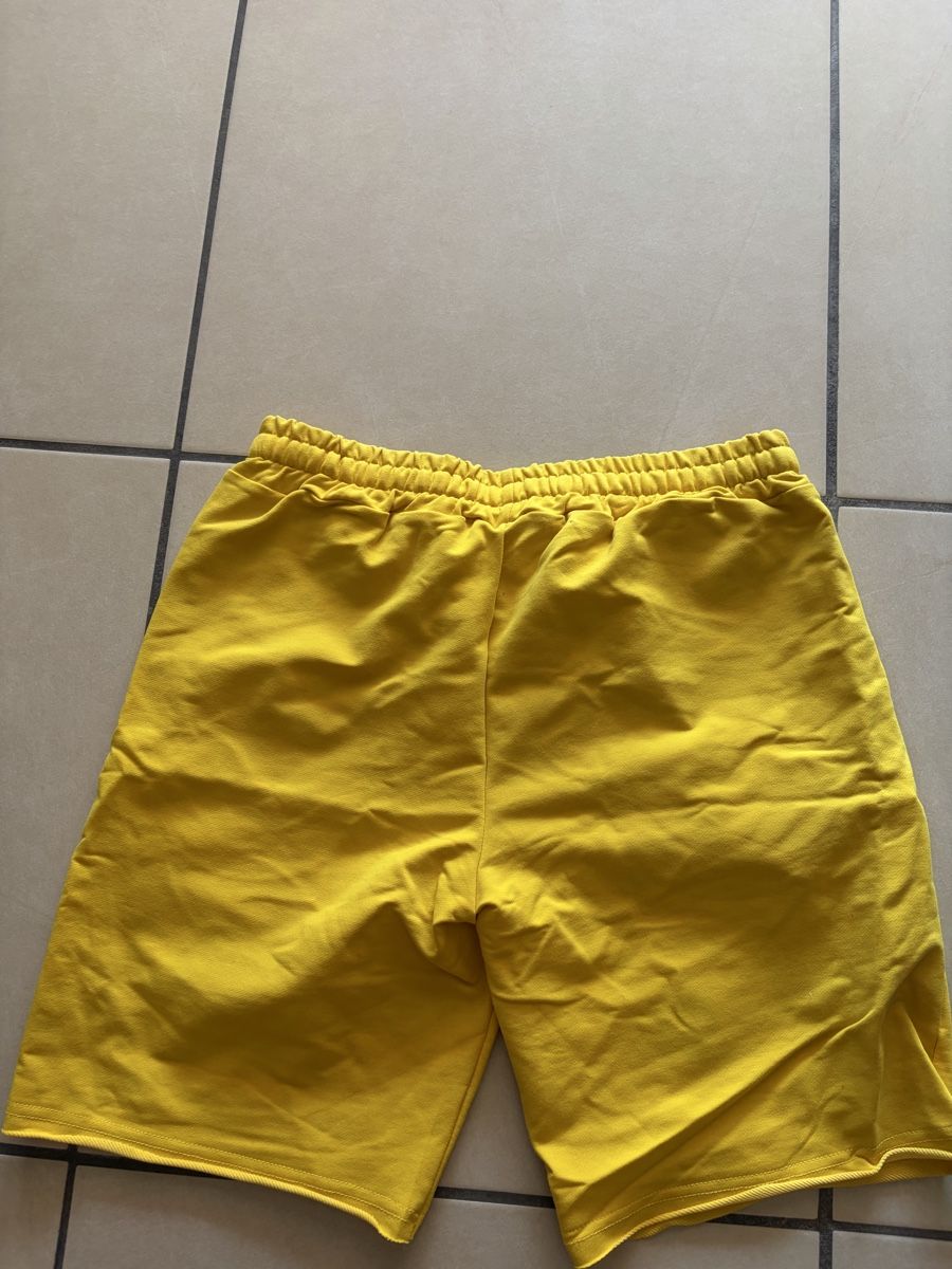 Lotti di vestiti: Shorts – Nuovo (secondo la descrizione) da Ecublens VD venduto da ver_z698