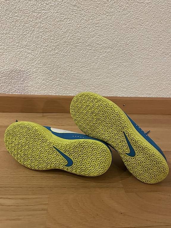 Scarpe per ragazzi: Nike Sportschuhe 33 – Usato da Zürich venduto da elk_56y9 1