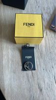 Elegante Fendi Brosche - Zeitloser Schmuck für jedes Outfit