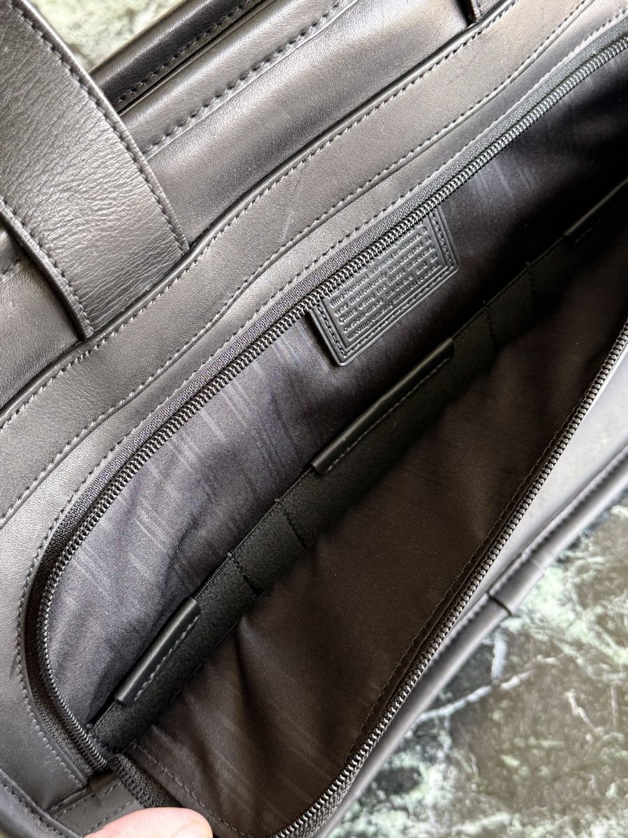 Tumi Valigie & Borse: Tumi Leather Briefcase - New – Nuovo (secondo la descrizione) da Sorengo venduto da Vreeswijk2 6