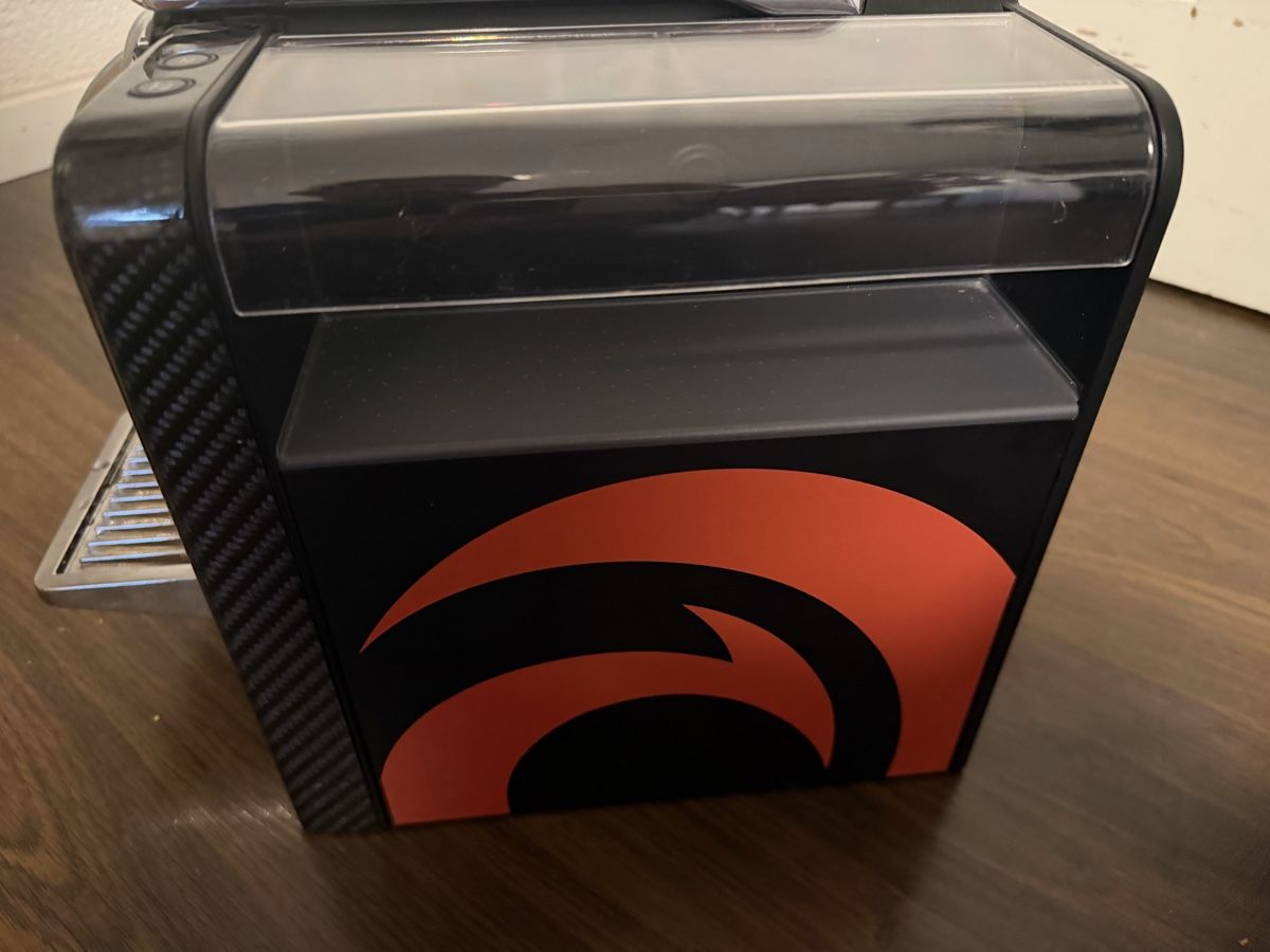 Nespresso Kaffeemaschinen & Espressomaschinen: Nespresso Alinghi Cube Carbon limited edition  – Defekt aus BADEN von Sprinz 4