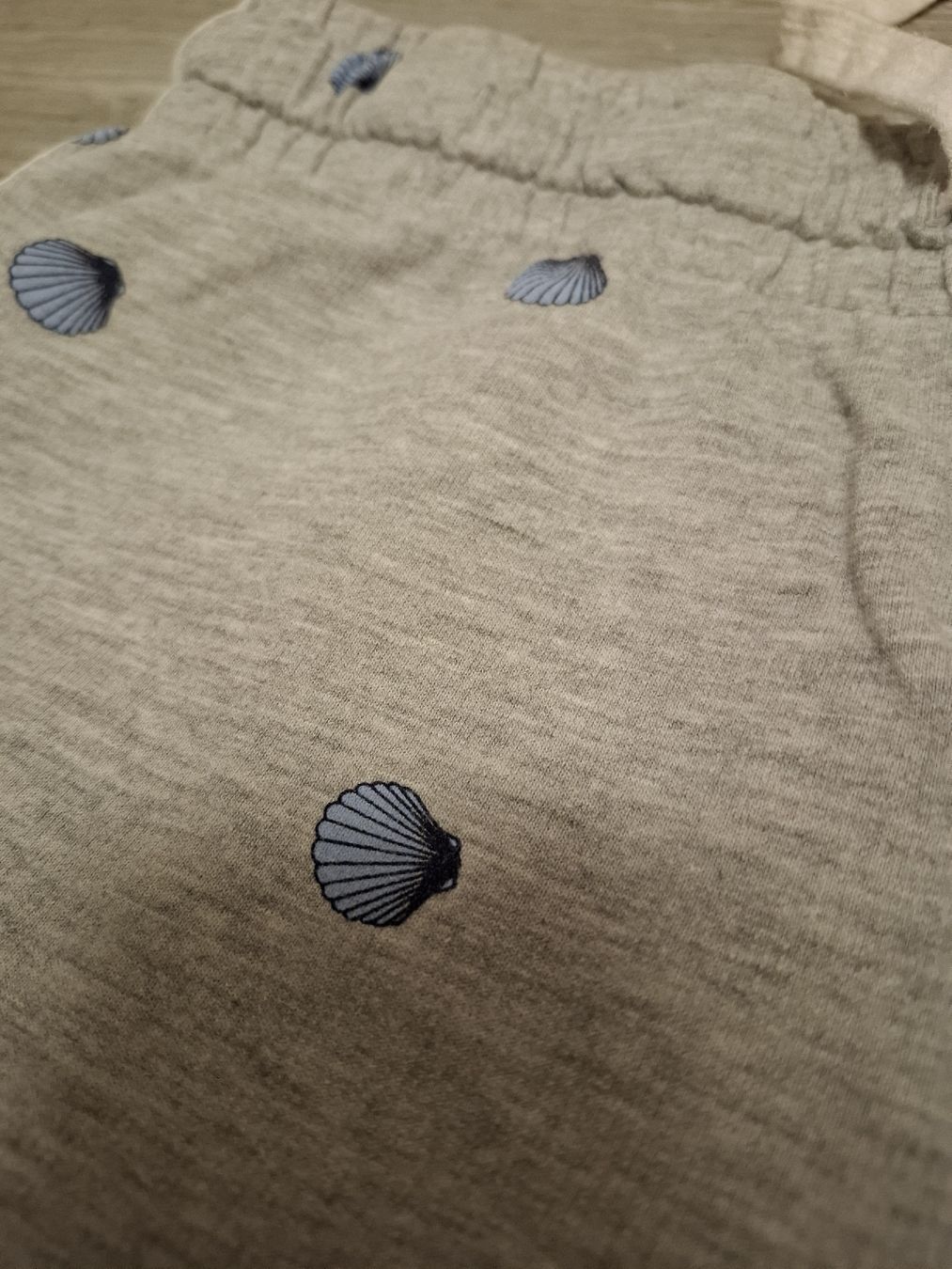 Pantaloni: short gris coquillage – Usato da Ecublens FR venduto da ame_y8tq 1