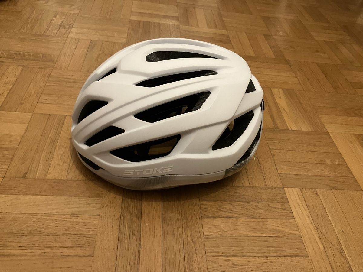 Stoke Caschi: Casque vélo stoke neuf – Nuovo (secondo la descrizione) da Ecublens VD venduto da axe_2b9x 4