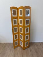 Moderner Paravent mit Bilderrahmen aus Holz von Umbra
