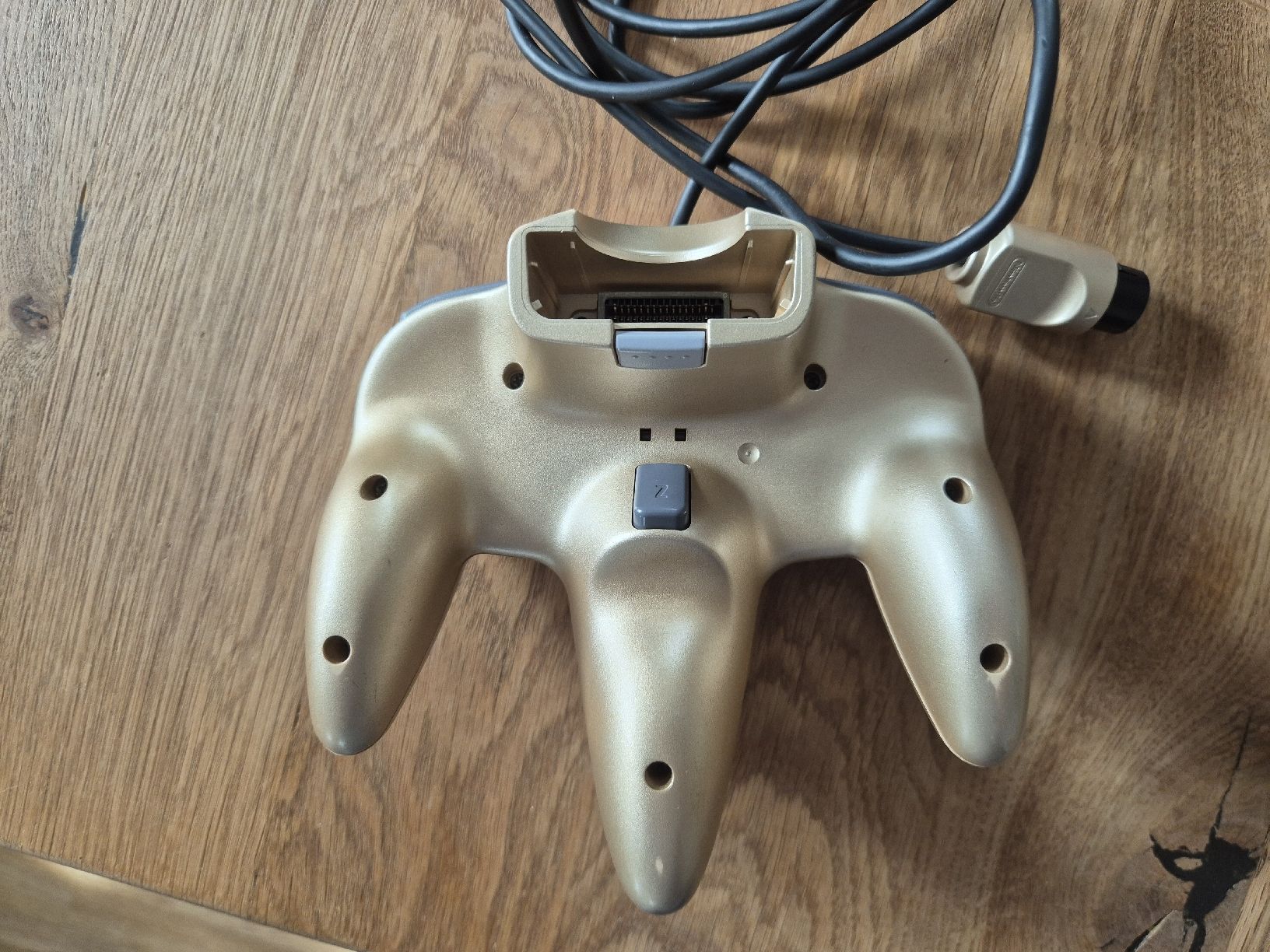 Nintendo Controller: N64 Controller Gold mit Steel n64 Bowl – Usato da Gümligen venduto da kurt2591989 3