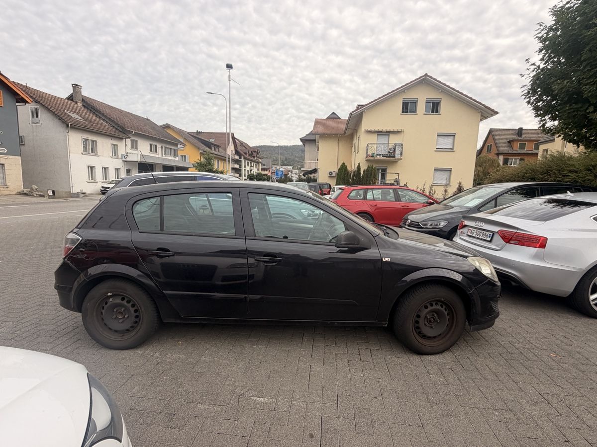 Opel Automobili: Opel Astra 1.8 Automat  – Usato da Hunzenschwil venduto da Car.2015 4