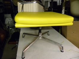 EAMES VITRA SOFTPAD OTOMAN EA 223