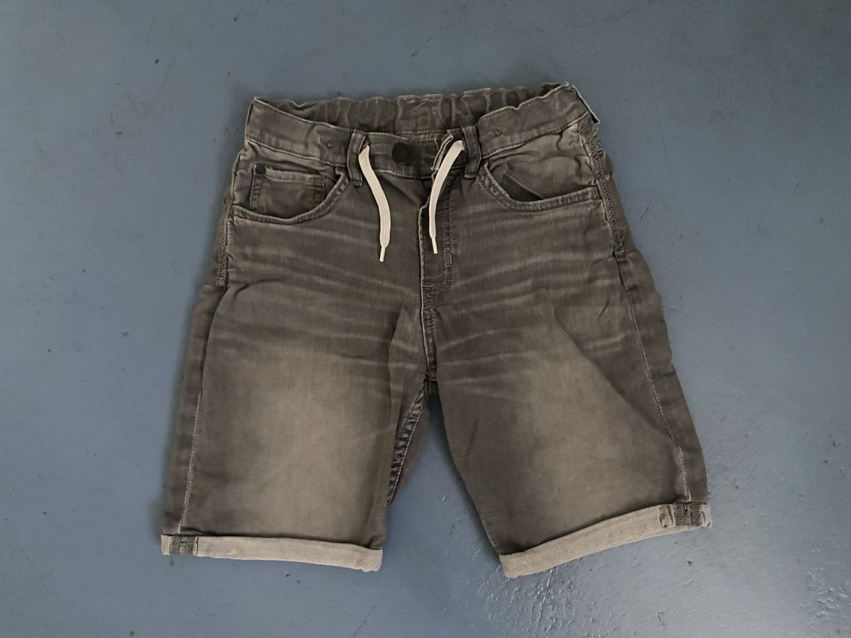 Pantaloni: Jeans-Shorts, grau, Gr. 152 – Usato da Dornach venduto da Dlimi