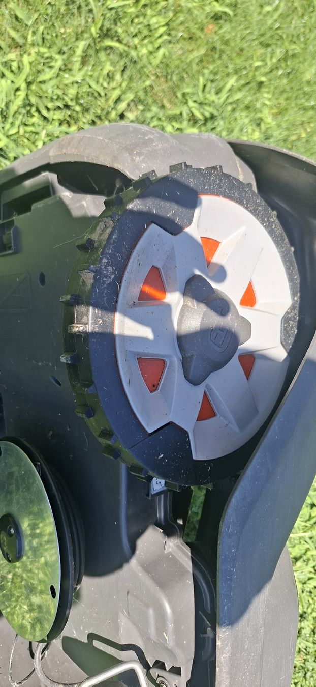 Husqvarna Tondeuses à gazon: Robot Husqvarna 430X  – D'occasion à Vex par canelle78 2