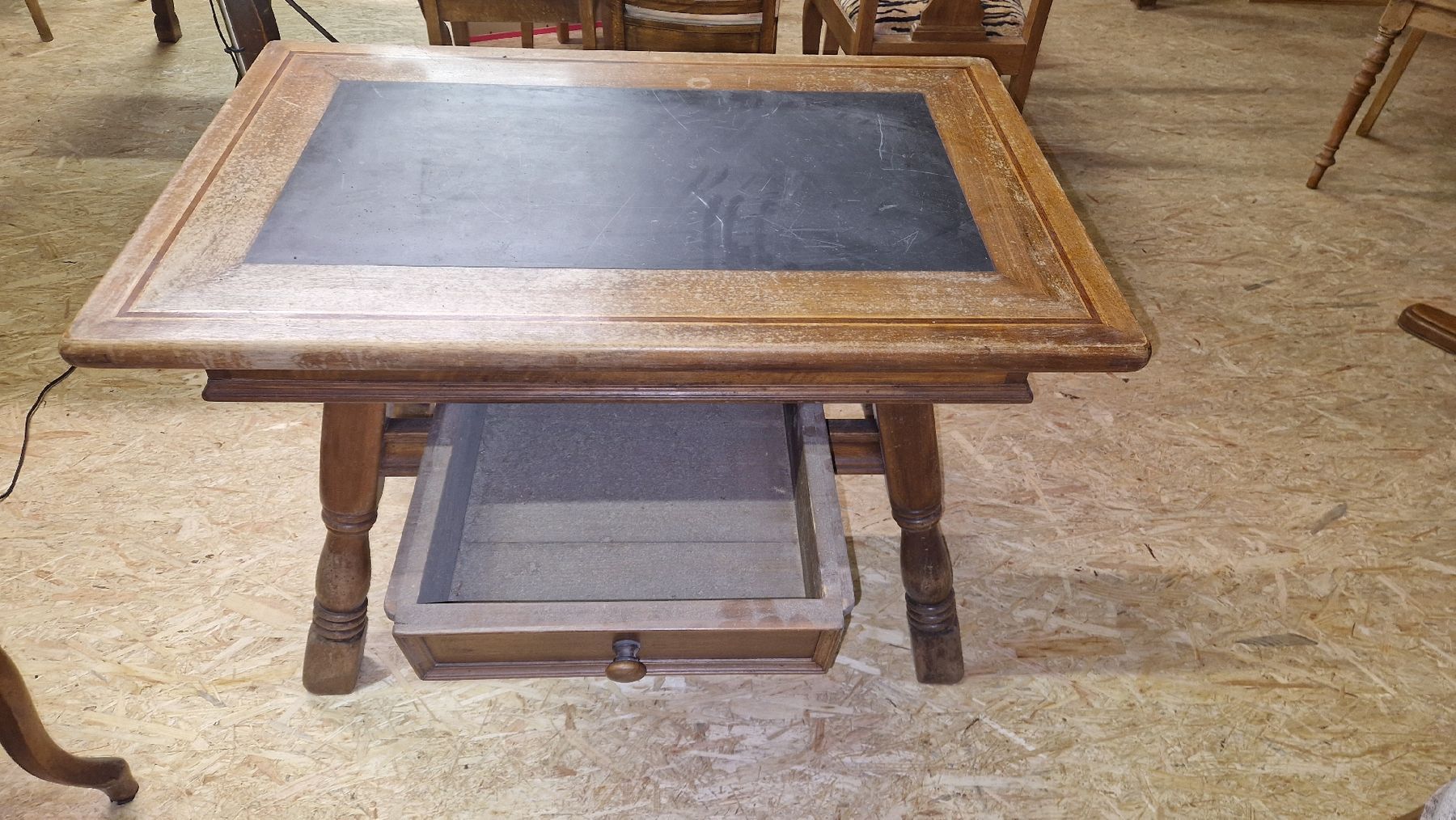 Tables: Antiker Schreibtisch mit Schieferplatten einsatz – D'occasion à Ennenda par Mr.Alpen16536 2
