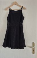 Schwarzes Spitzenkleid Gr. S - Elegant & Verspielt