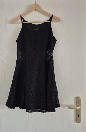 Schwarzes Spitzenkleid Gr. S - Elegant & Verspielt
