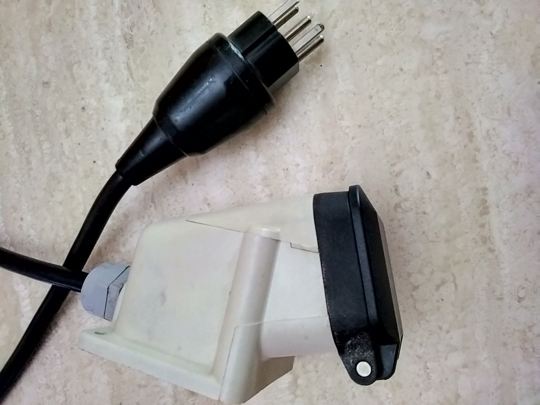Unità & Adattatore: Rallonge adaptateur 380 Volts – Usato da Courgenay venduto da Lolam 2