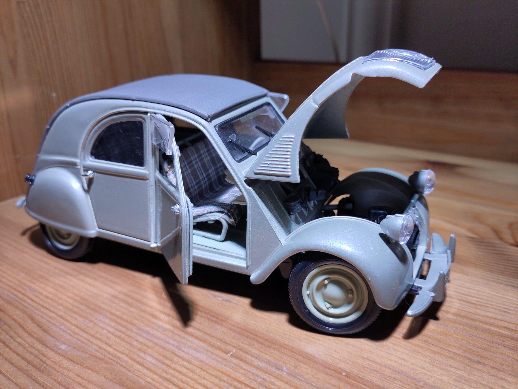 Maisto Modellini d'auto: Modellauto maisto 1/18 Citroen 2CV – Usato da Bülach venduto da Tiefschlaflos 1